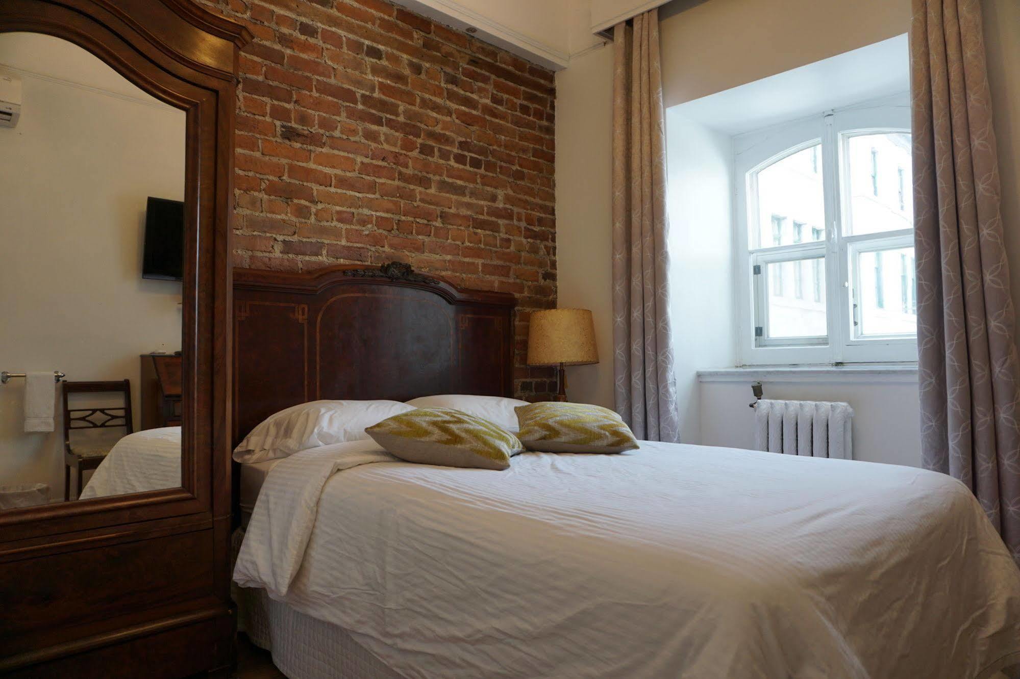 Marie-rollet Hotel
